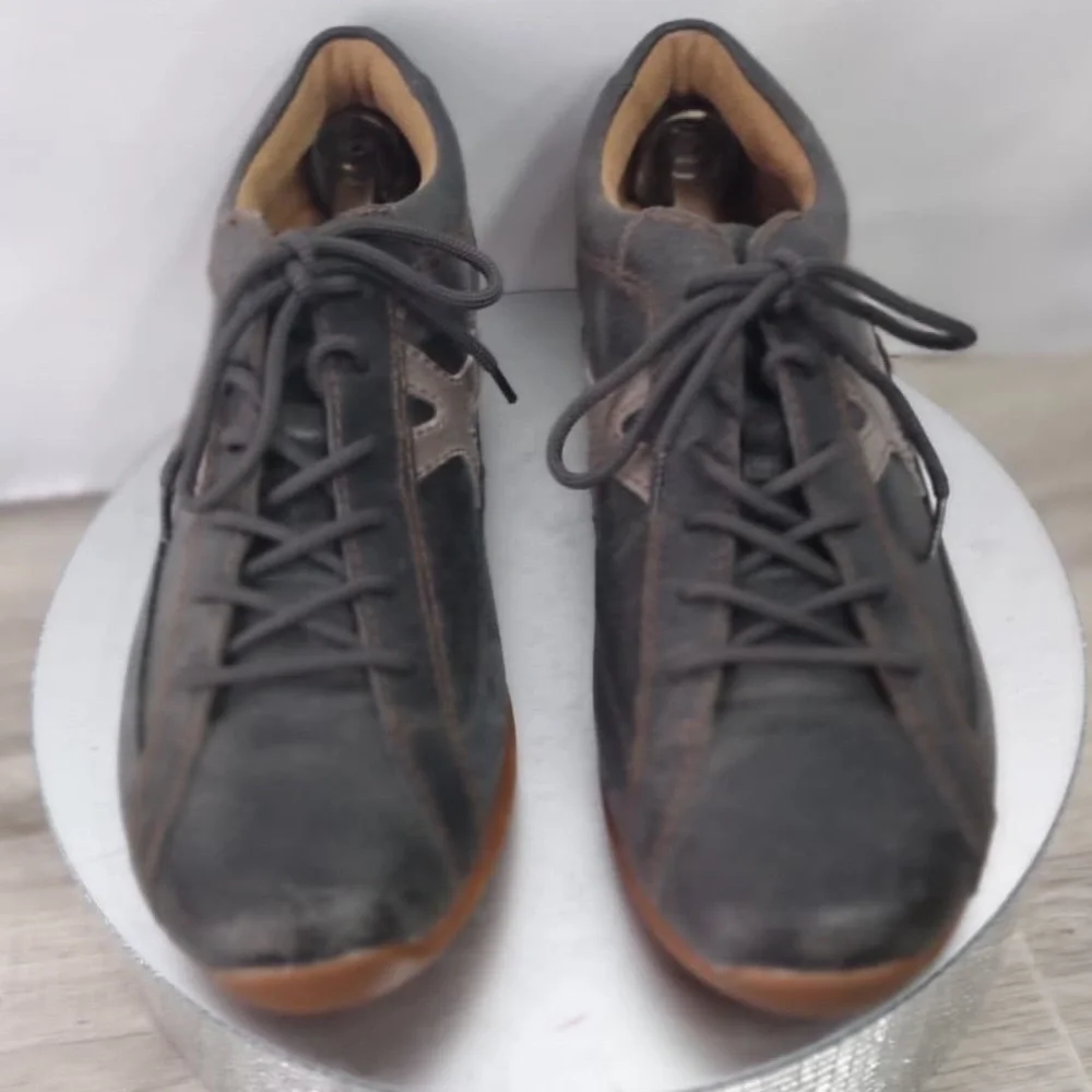 Born Men's Black and Brown Casual Shoes size 9.5 pre owned Exellent good cond